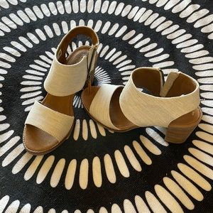 NWT Toms Majorca Sandal